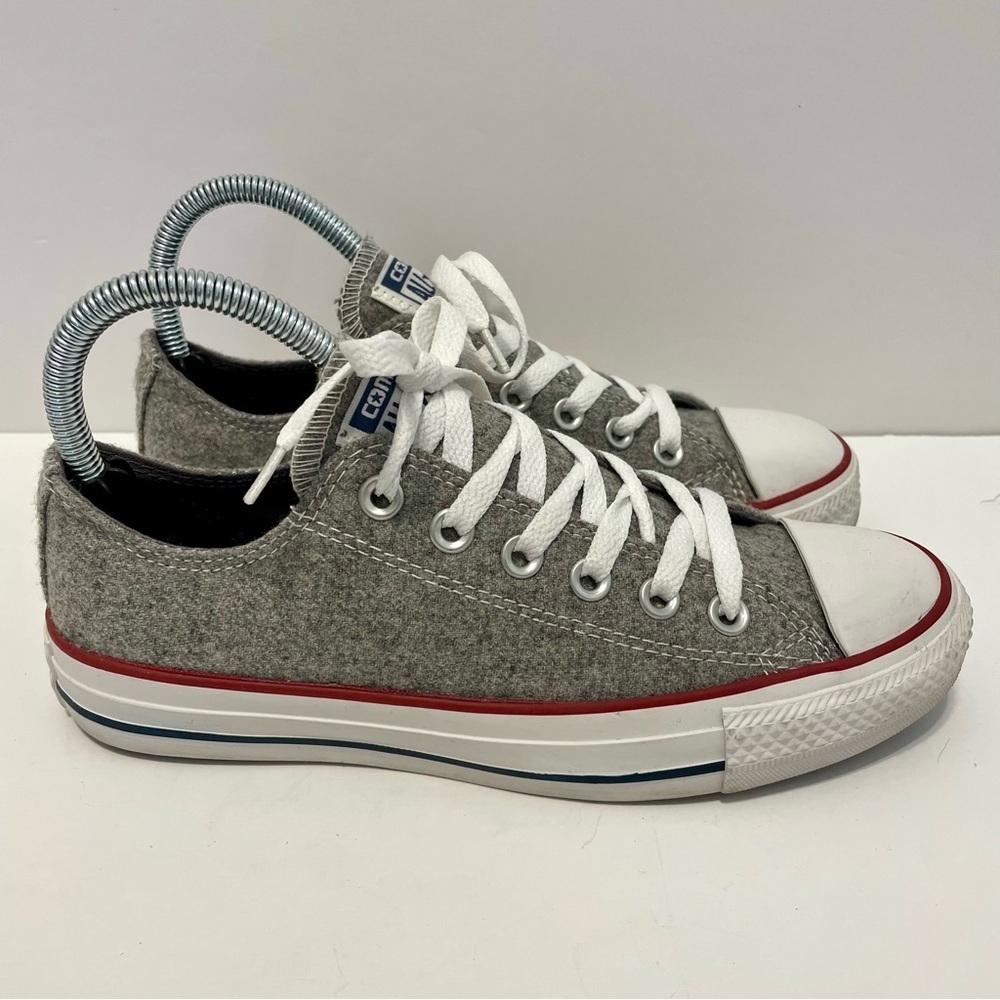 Converse Low Top Sneakers in Gray, White & Red Accent Women’s Size 7 - Picture 3 of 14